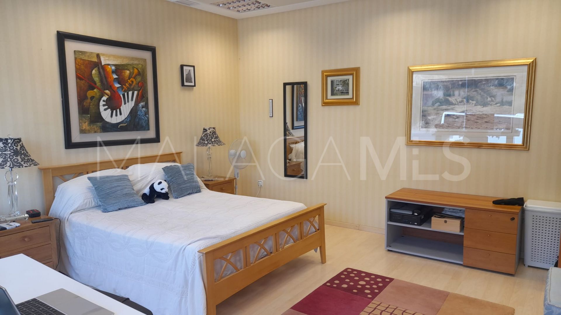 Office units for sale in Coin