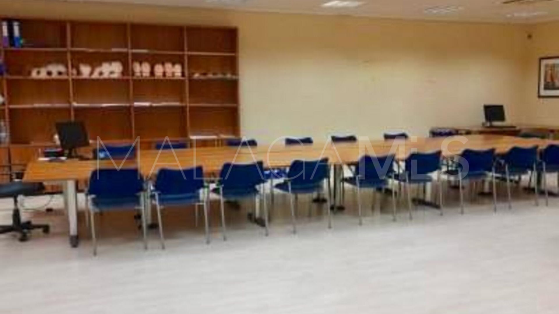 Office units for sale in Coin