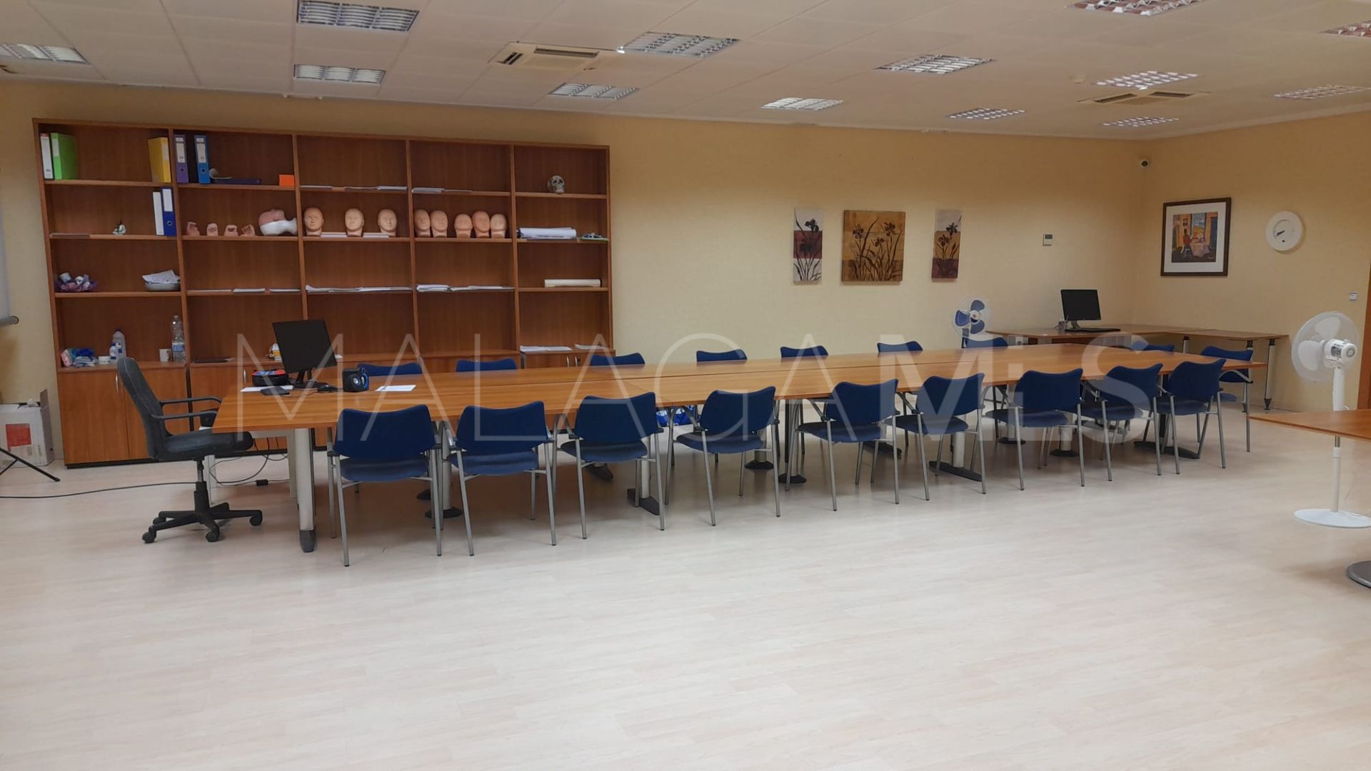 Office units for sale in Coin