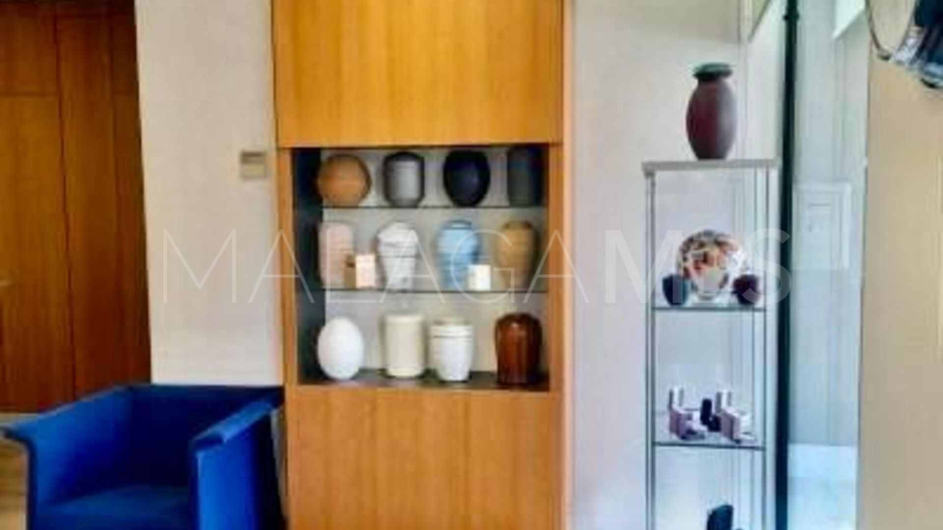 Office units for sale in Coin