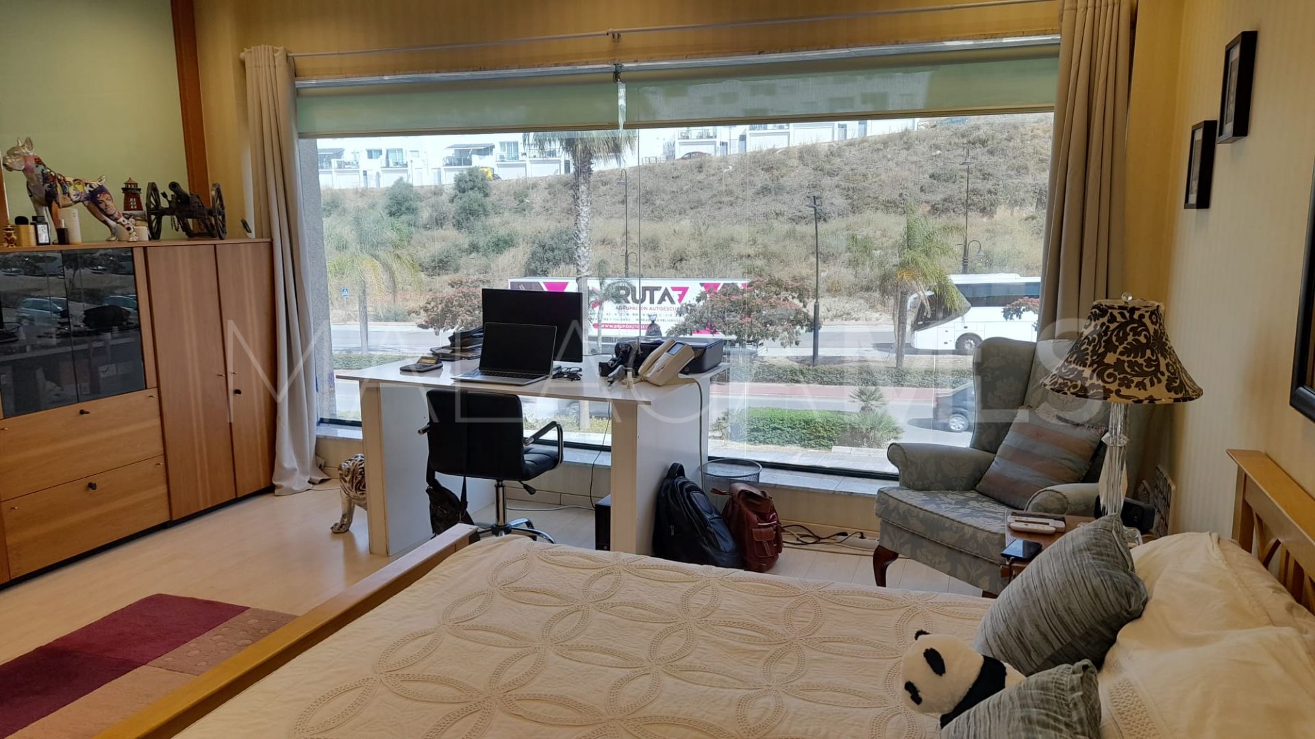Office units for sale in Coin