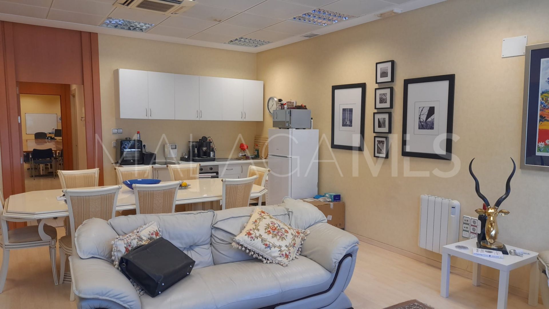Office units for sale in Coin
