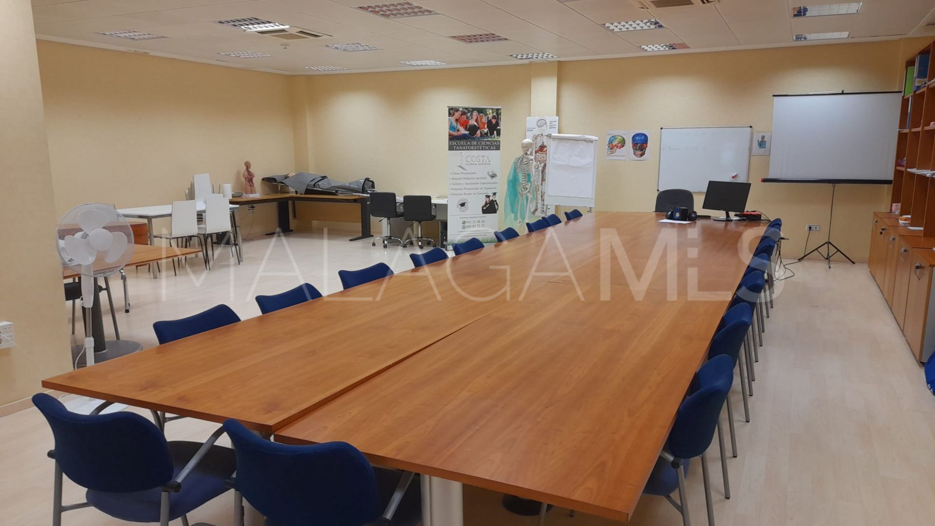 Office units for sale in Coin