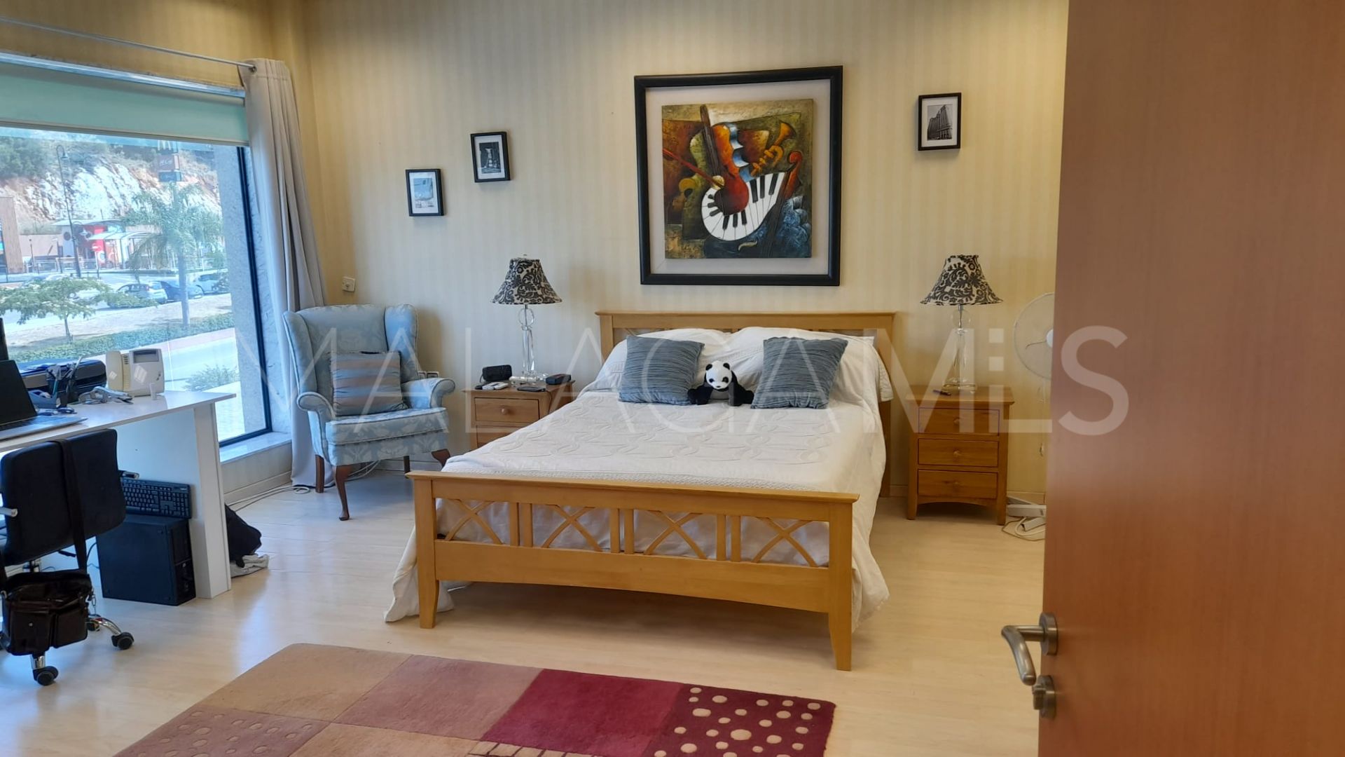 Office units for sale in Coin