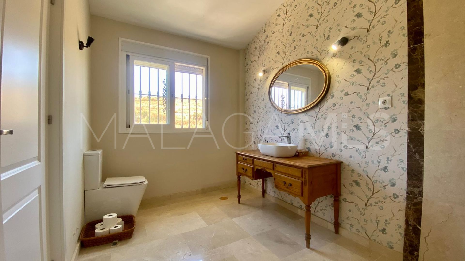 Cortijo for sale in Coin with 6 bedrooms