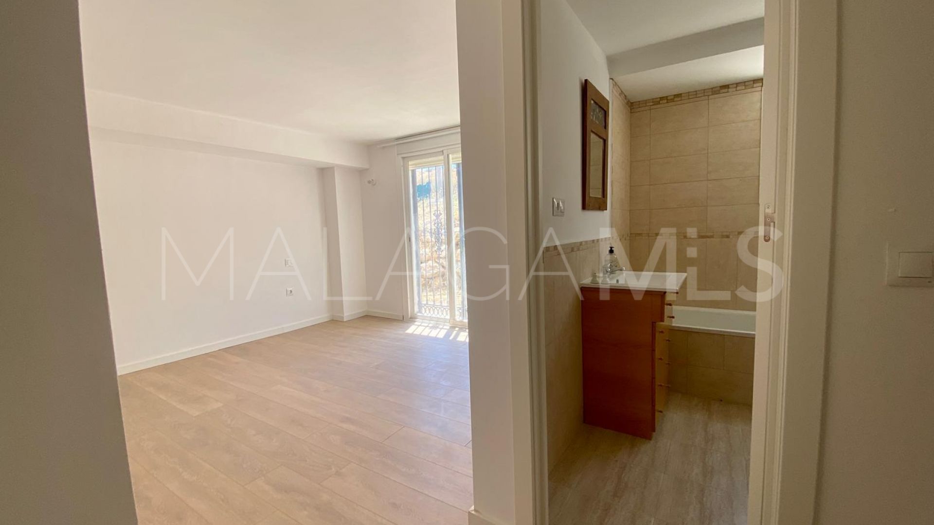 Cortijo for sale in Coin with 6 bedrooms
