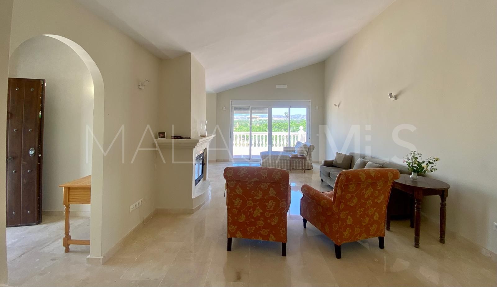 Cortijo for sale in Coin with 6 bedrooms