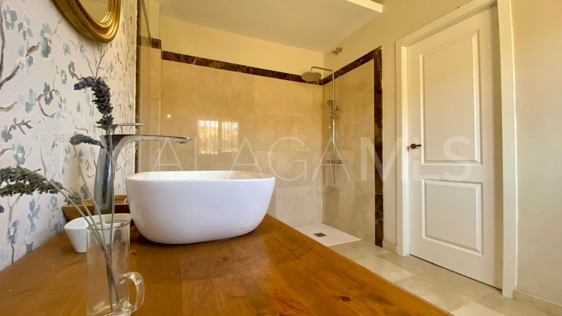 Cortijo for sale in Coin with 6 bedrooms