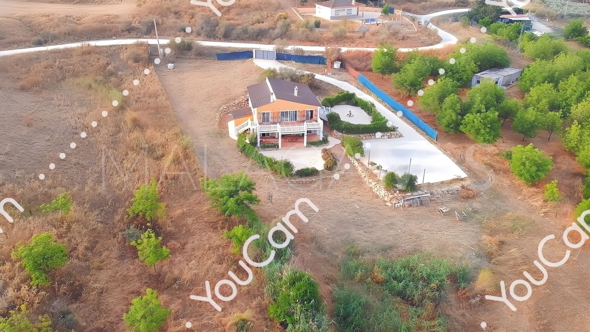 Cortijo for sale in Coin with 6 bedrooms
