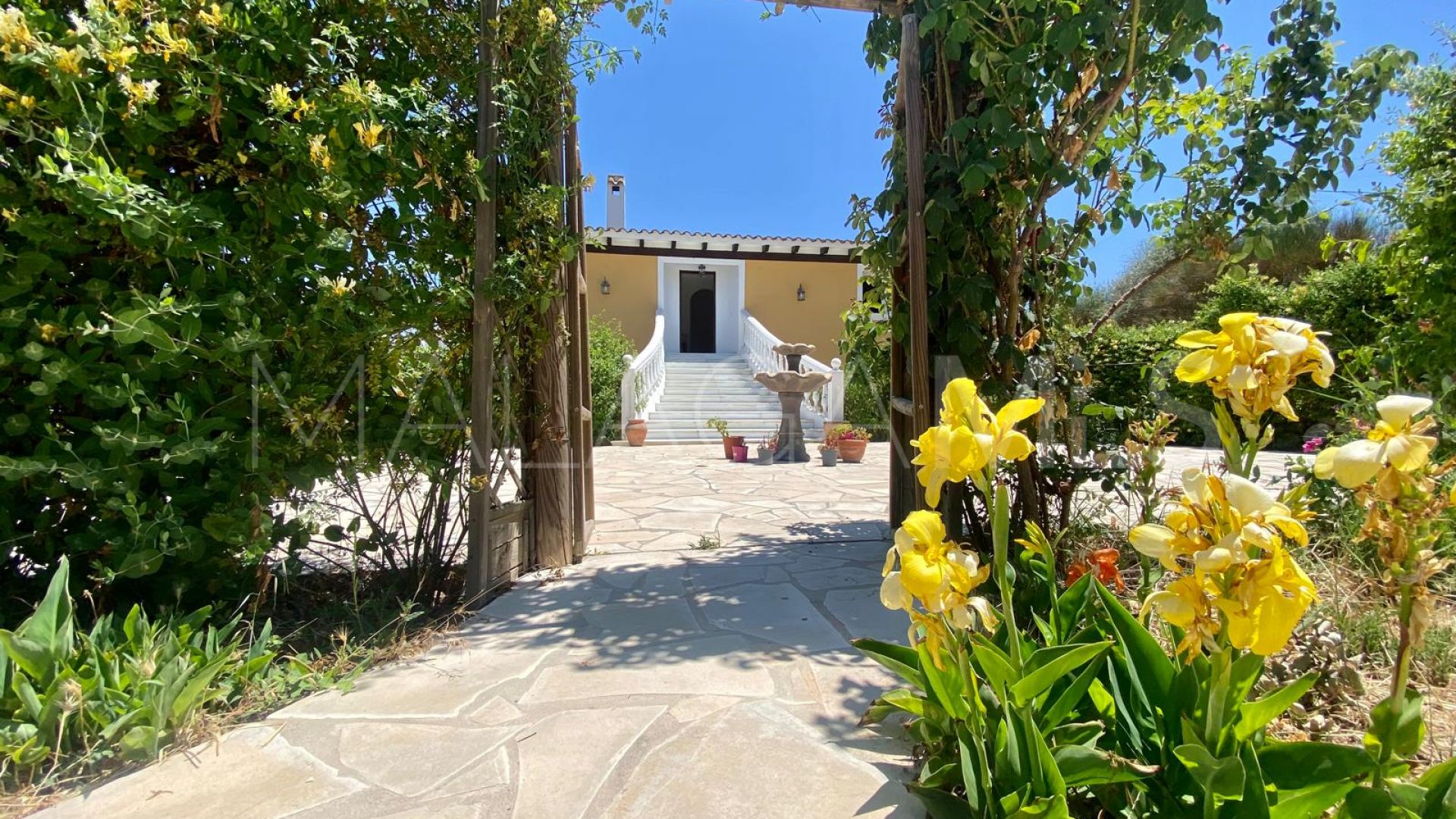 Cortijo for sale in Coin with 6 bedrooms