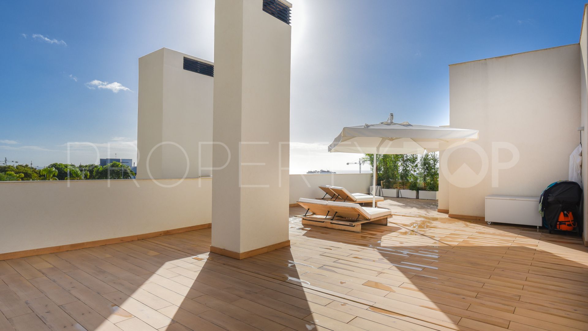 Penthouse for sale in Estepona Puerto