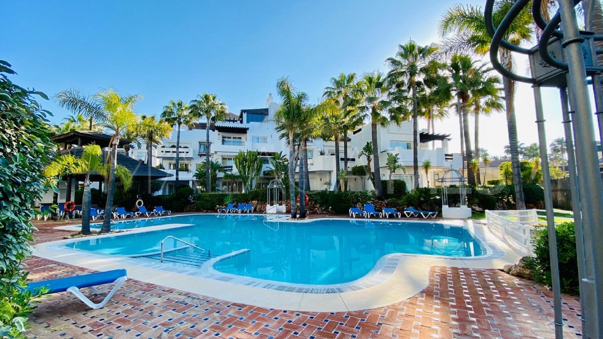 Apartment for sale in Marbella - Puerto Banus with 2 bedrooms