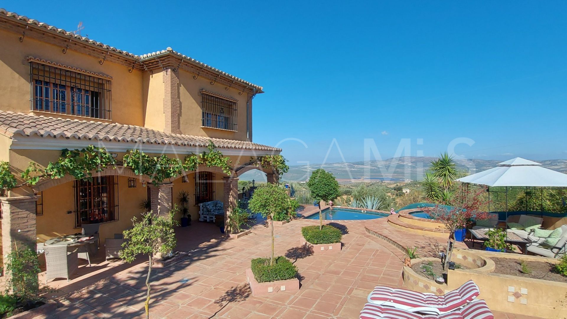 For sale country house with 5 bedrooms in Archidona