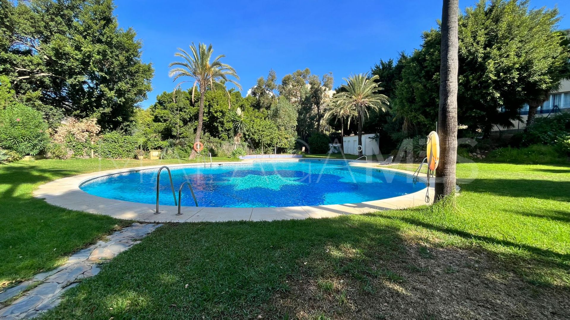 For sale apartment in Torrequebrada