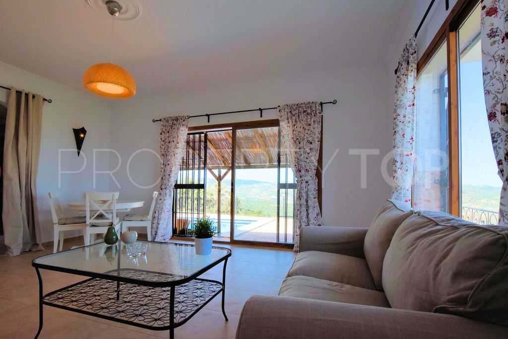 Iznajar country house for sale