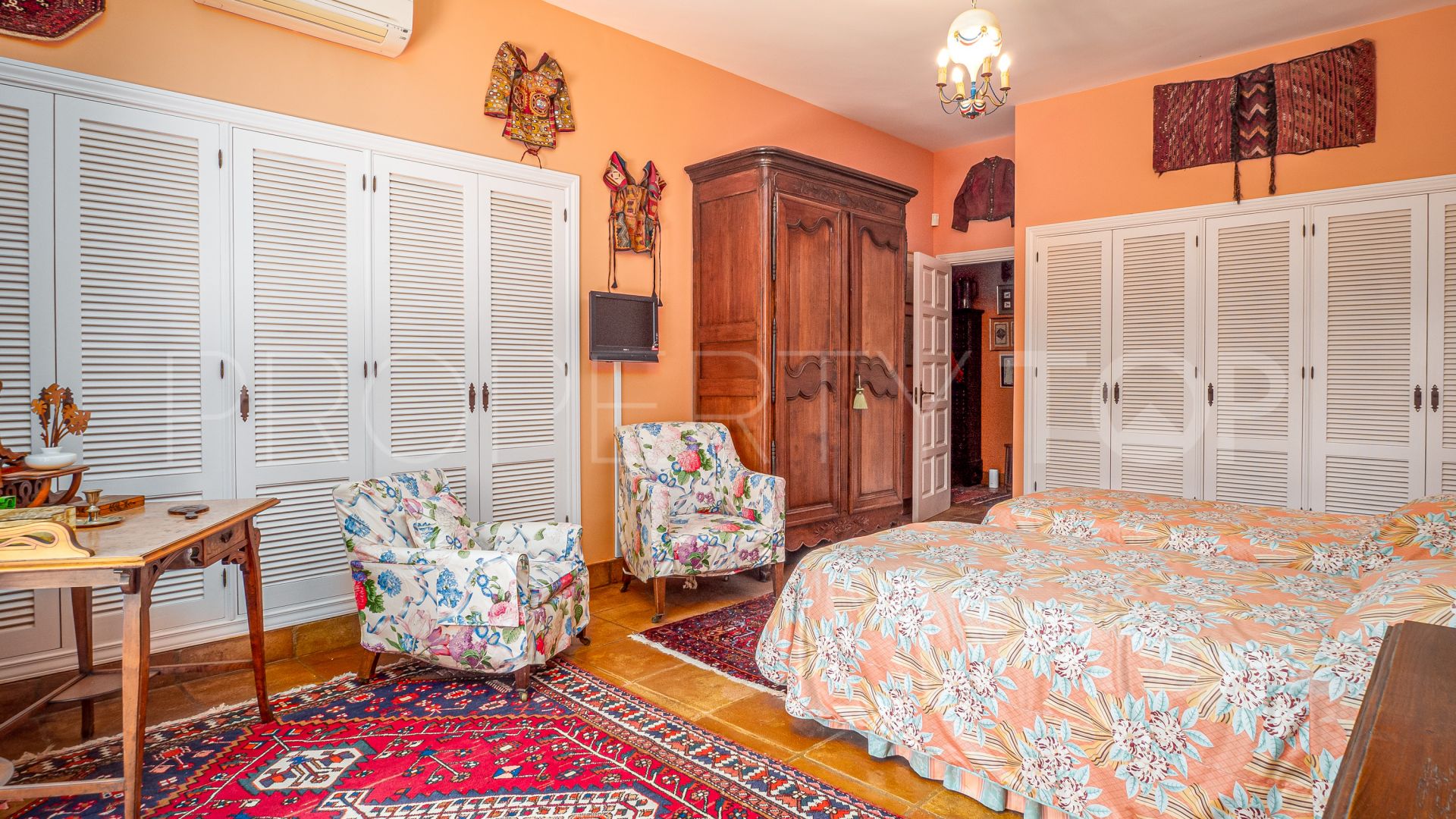 Cortijo de 8 dormitorios a la venta en San Martin del Tesorillo