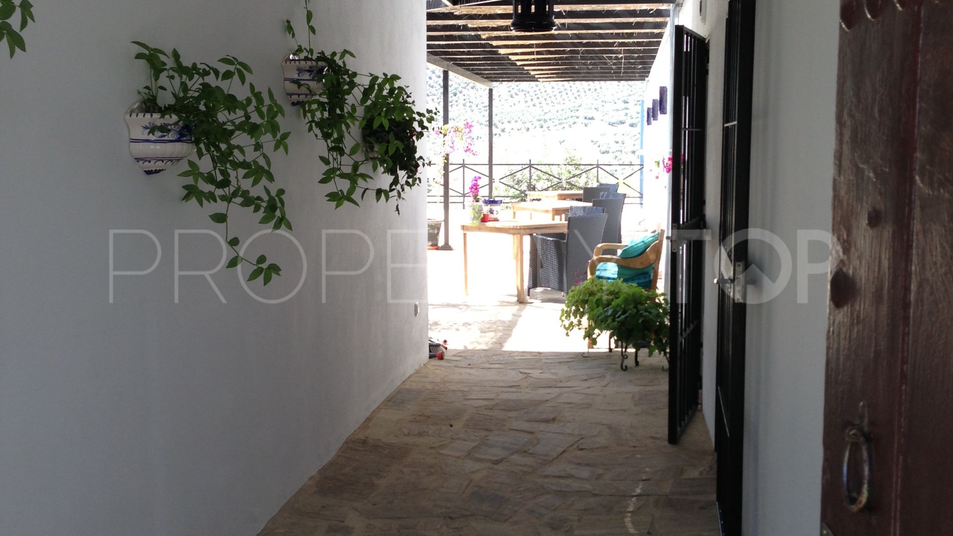 Buy cortijo with 9 bedrooms in Iznajar