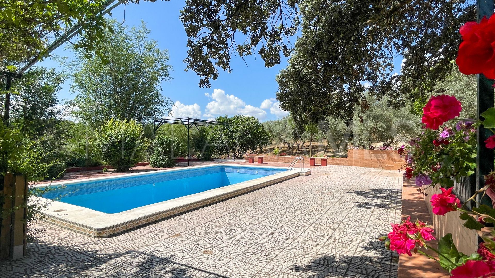For sale cortijo in Antequera with 6 bedrooms