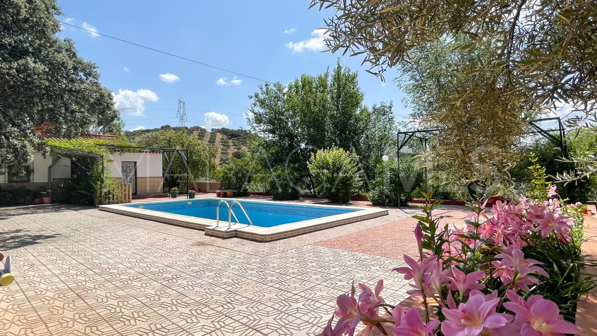 For sale cortijo in Antequera with 6 bedrooms