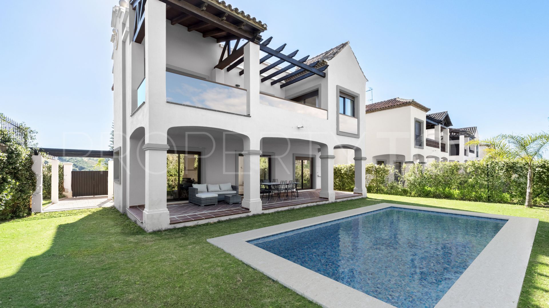 4 bedrooms semi detached villa for sale in Estepona Golf