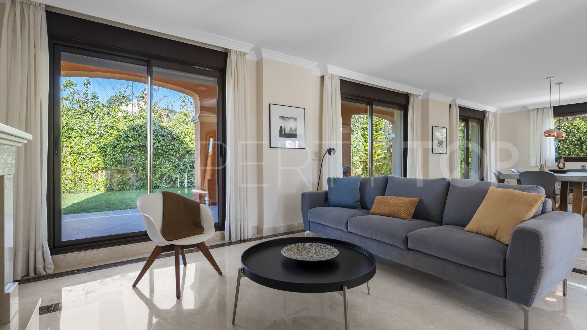 Villa a la venta con 3 dormitorios en Estepona Golf