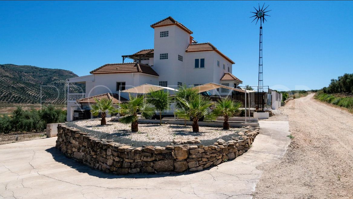 For sale Iznajar country house with 6 bedrooms