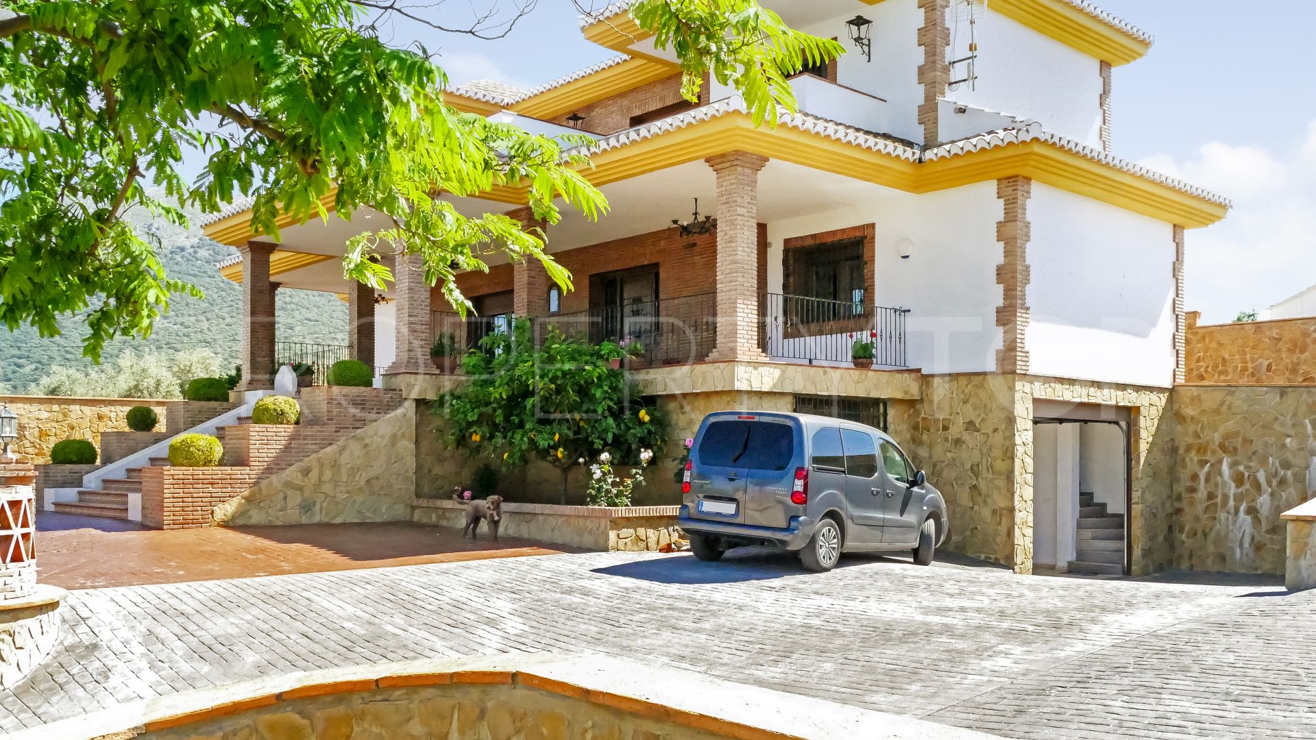 For sale villa with 5 bedrooms in Loja