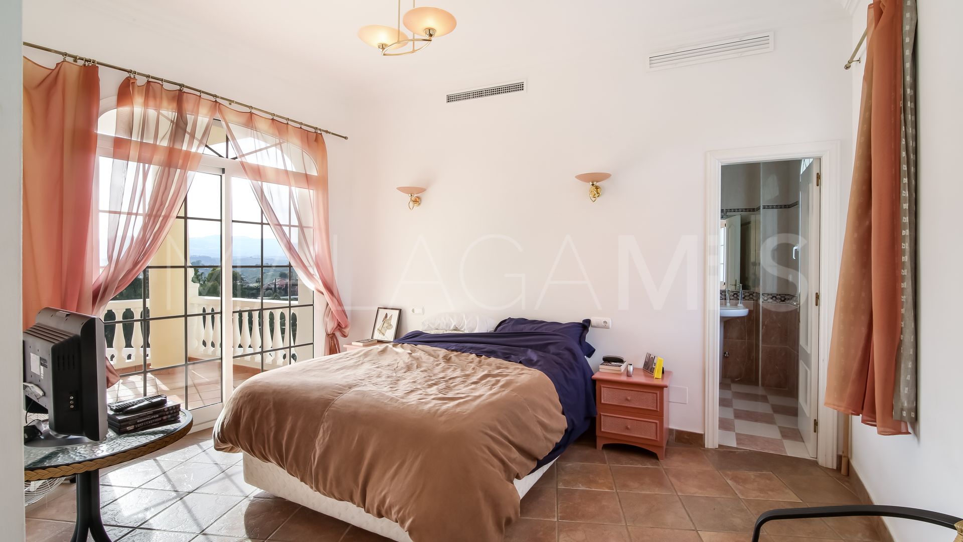 Villa for sale in Mijas Golf