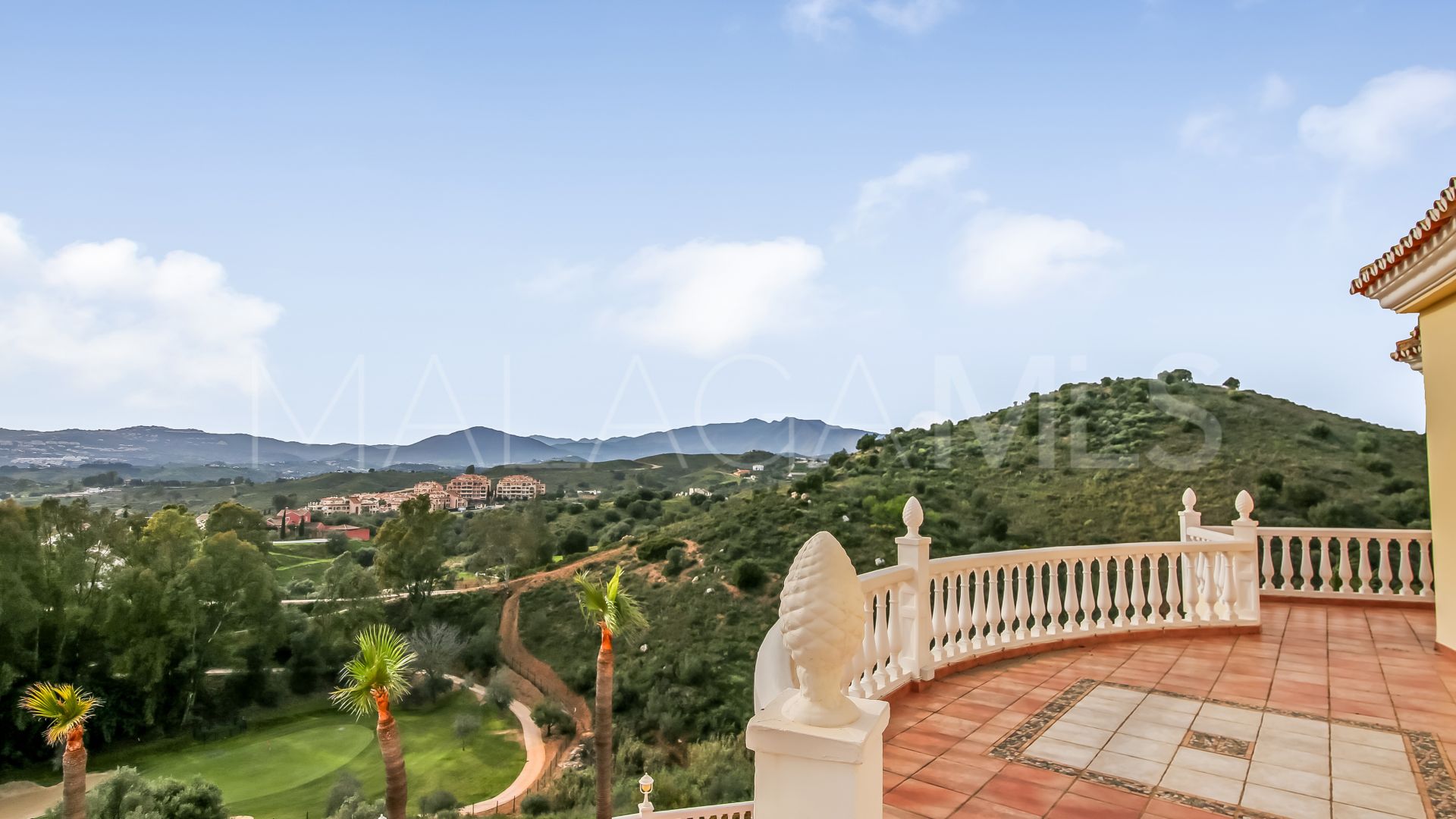 Buy villa in Mijas Golf de 7 bedrooms