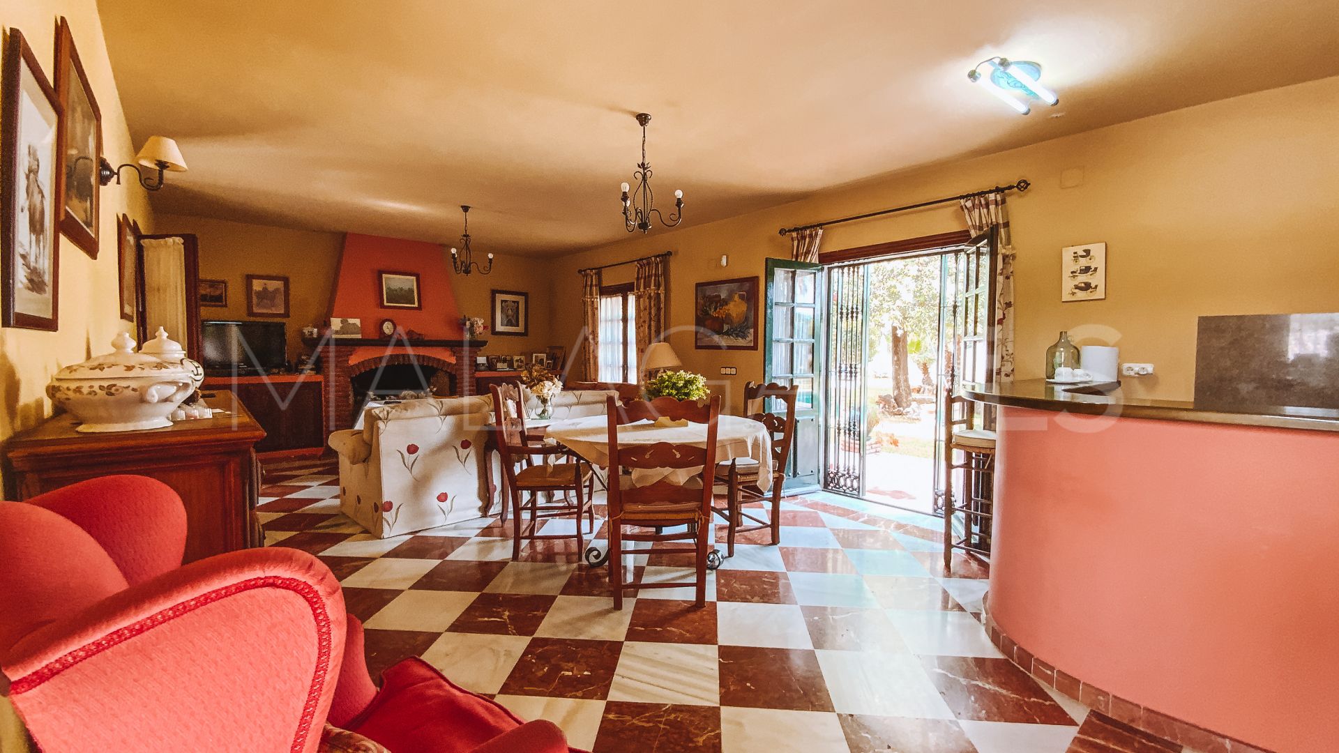 Buy finca in Las Lagunas with 7 bedrooms