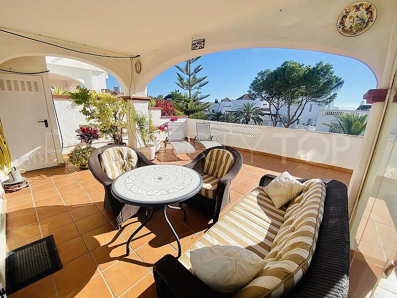 Duplex penthouse with 2 bedrooms for sale in Elviria