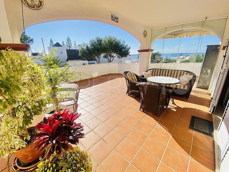 Duplex penthouse with 2 bedrooms for sale in Elviria