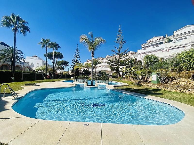 Duplex penthouse with 2 bedrooms for sale in Elviria