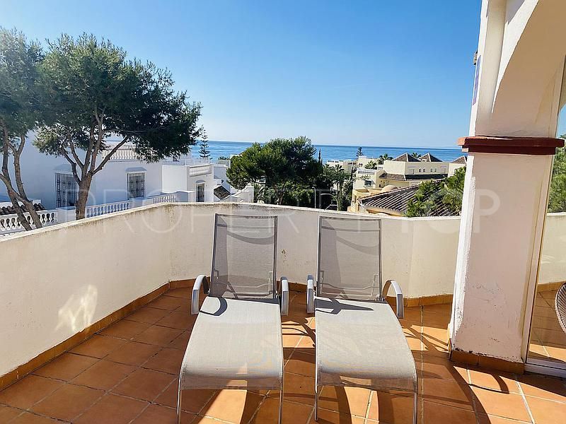 Duplex penthouse with 2 bedrooms for sale in Elviria