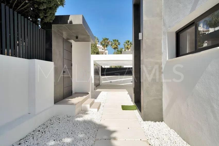 Villa for sale in Mijas Golf