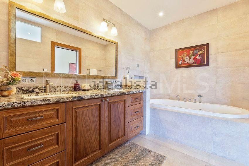 Villa for sale in Mijas Golf