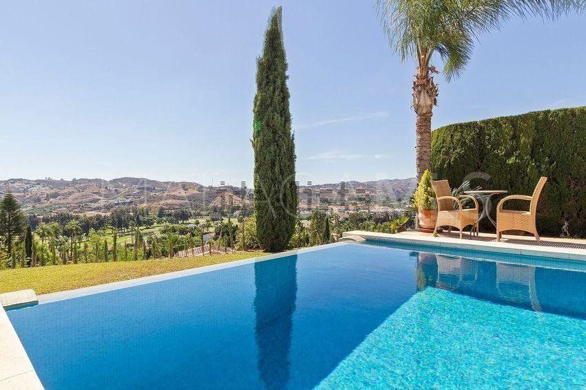 Villa for sale in Mijas Golf