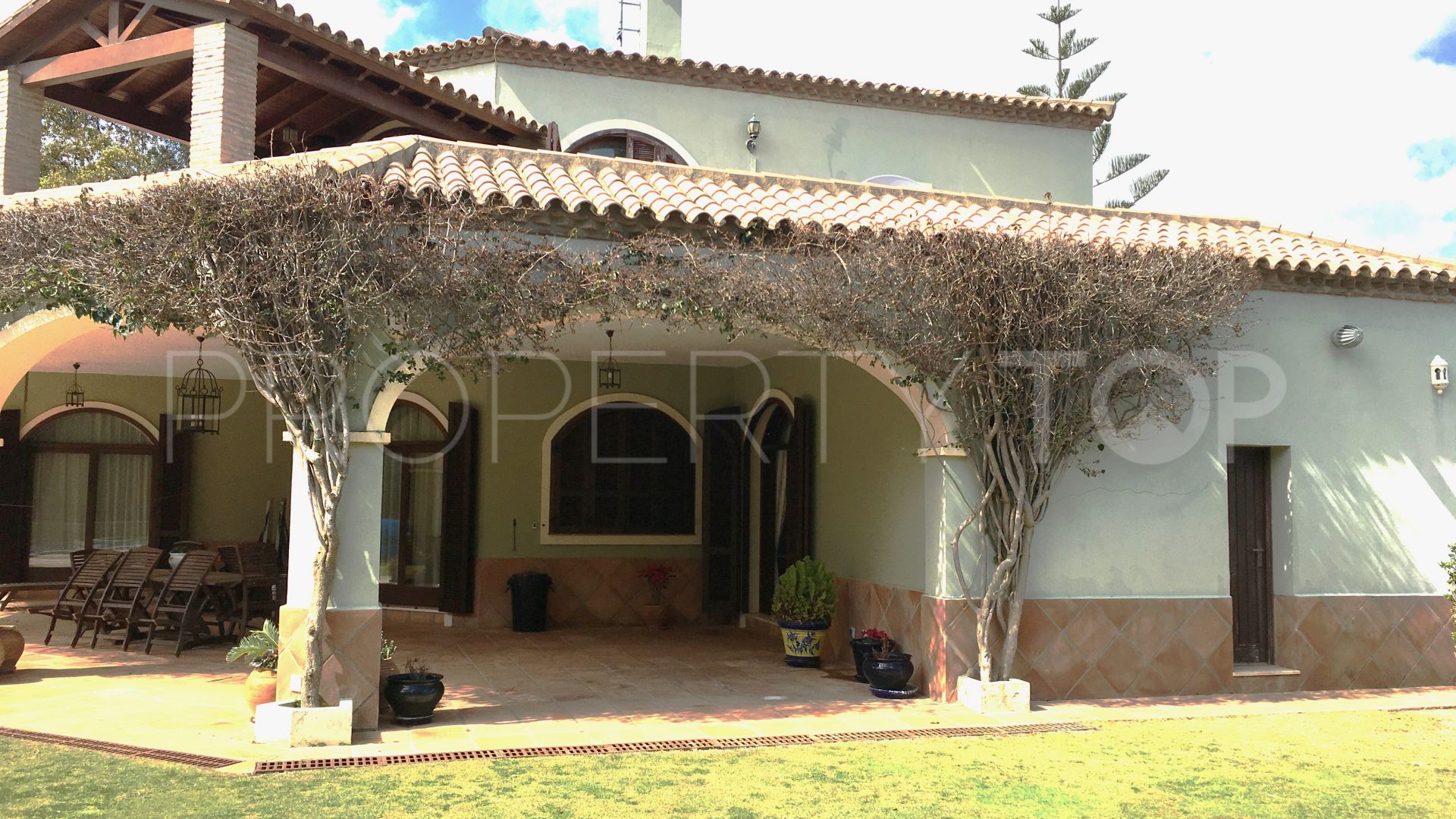 Villa en venta en Los Altos de Valderrama con 5 dormitorios