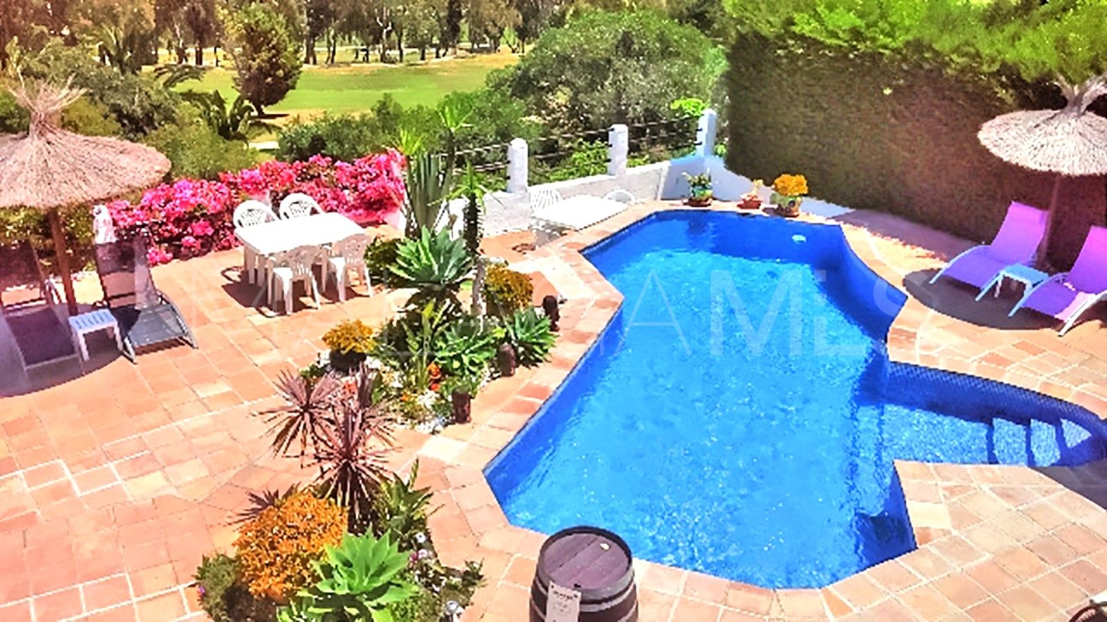 Buy villa with 4 bedrooms in Estepona Golf