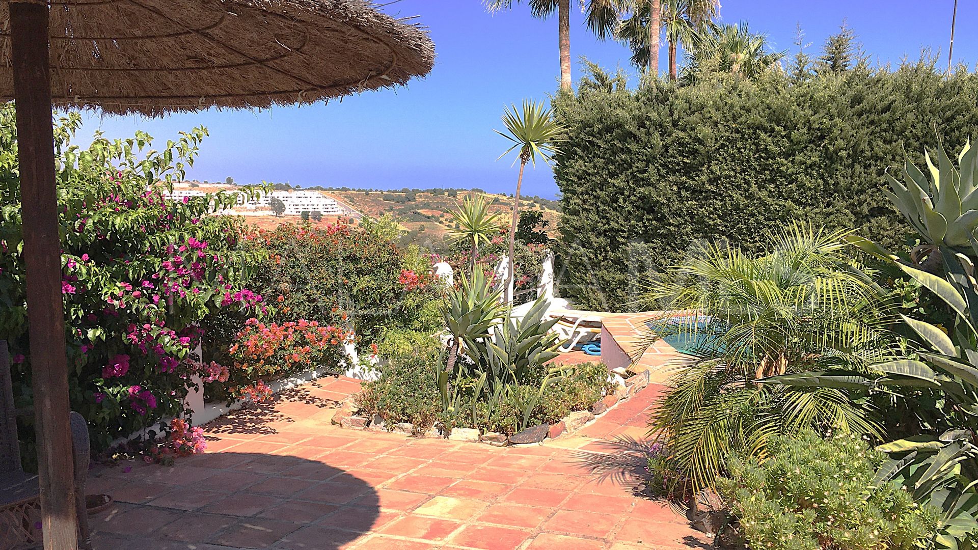 Buy villa with 4 bedrooms in Estepona Golf