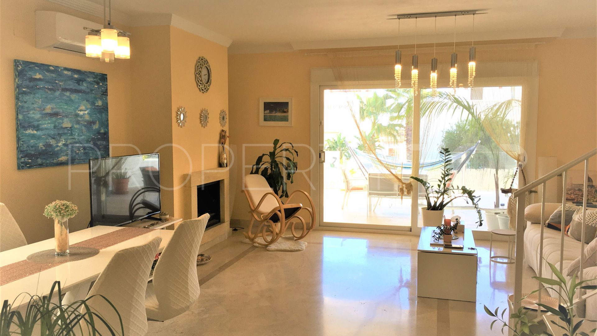 Ground floor duplex for sale in Alcaidesa with 3 bedrooms