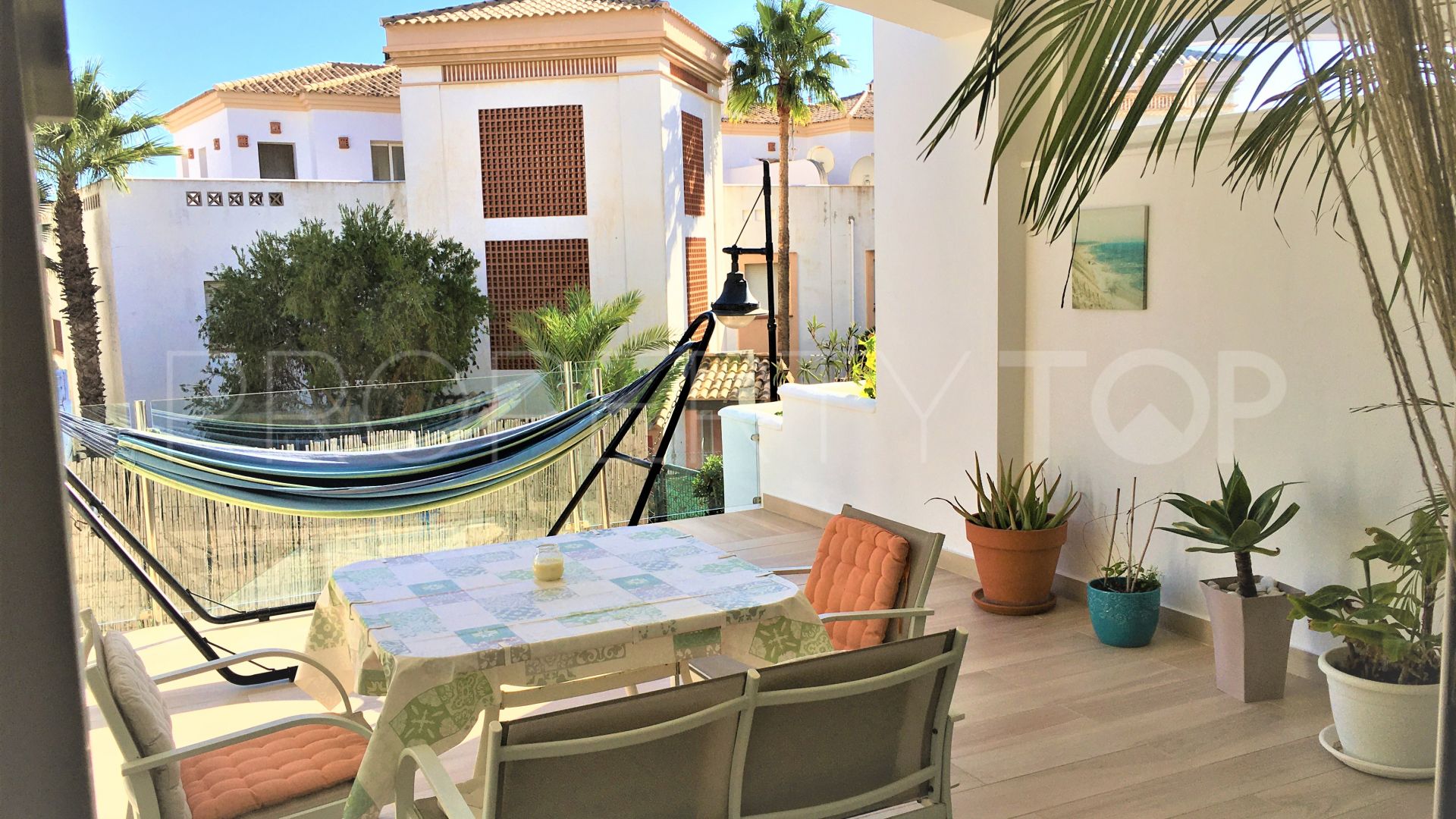 Ground floor duplex for sale in Alcaidesa with 3 bedrooms