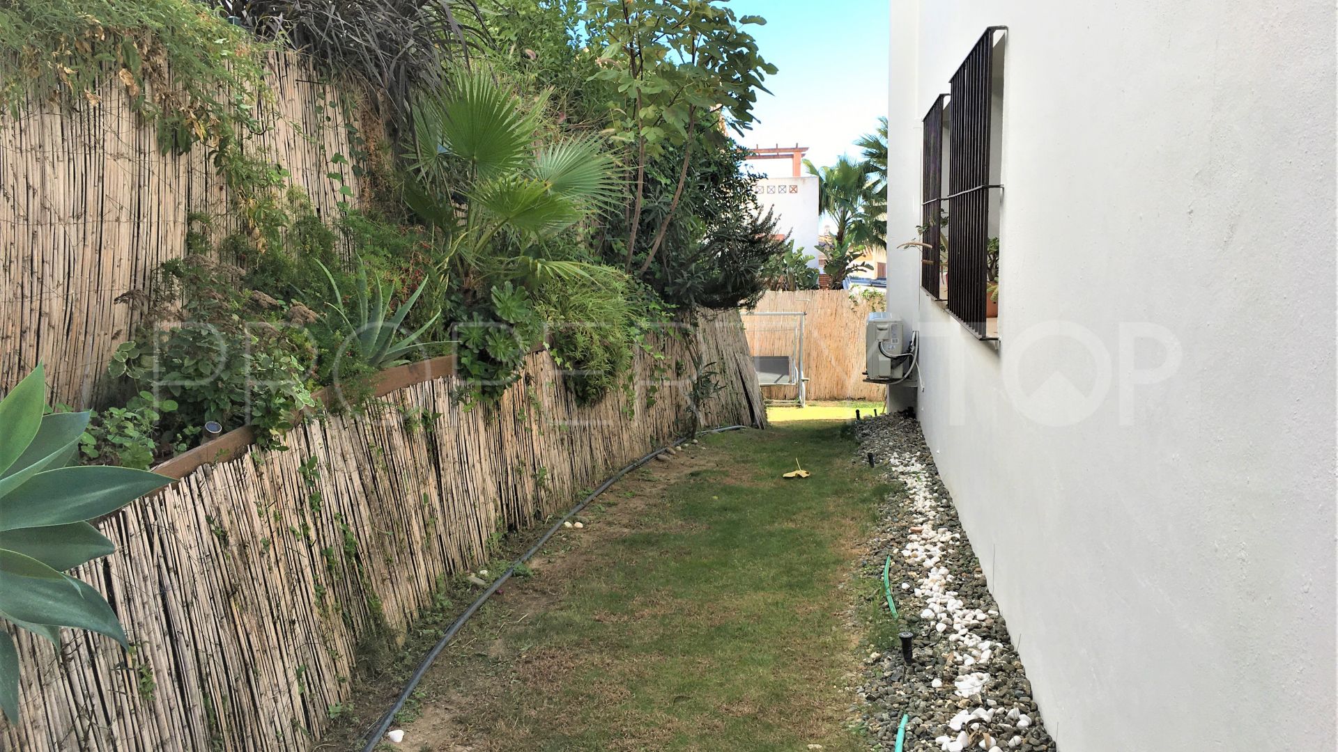 Duplex planta baja con 3 dormitorios en venta en Alcaidesa