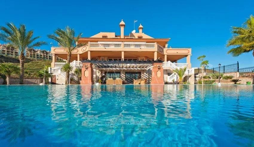 Cala de Mijas, villa de 7 bedrooms for sale
