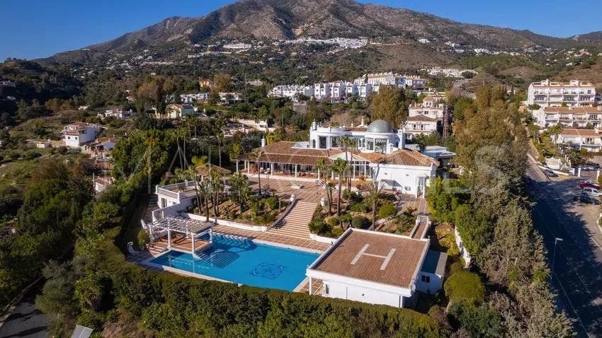 Villa for sale in Mijas Pueblo