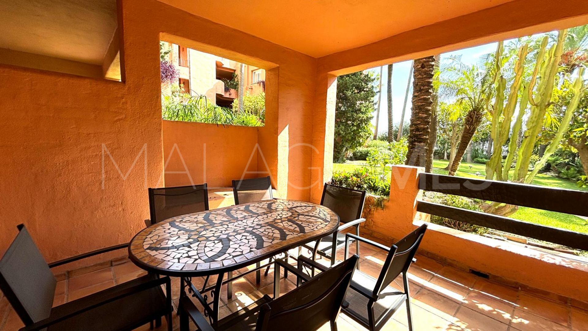 For sale apartment with 2 bedrooms in Oasis de Marbella