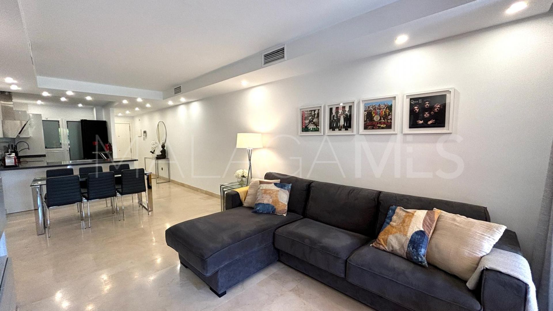 For sale apartment with 2 bedrooms in Oasis de Marbella