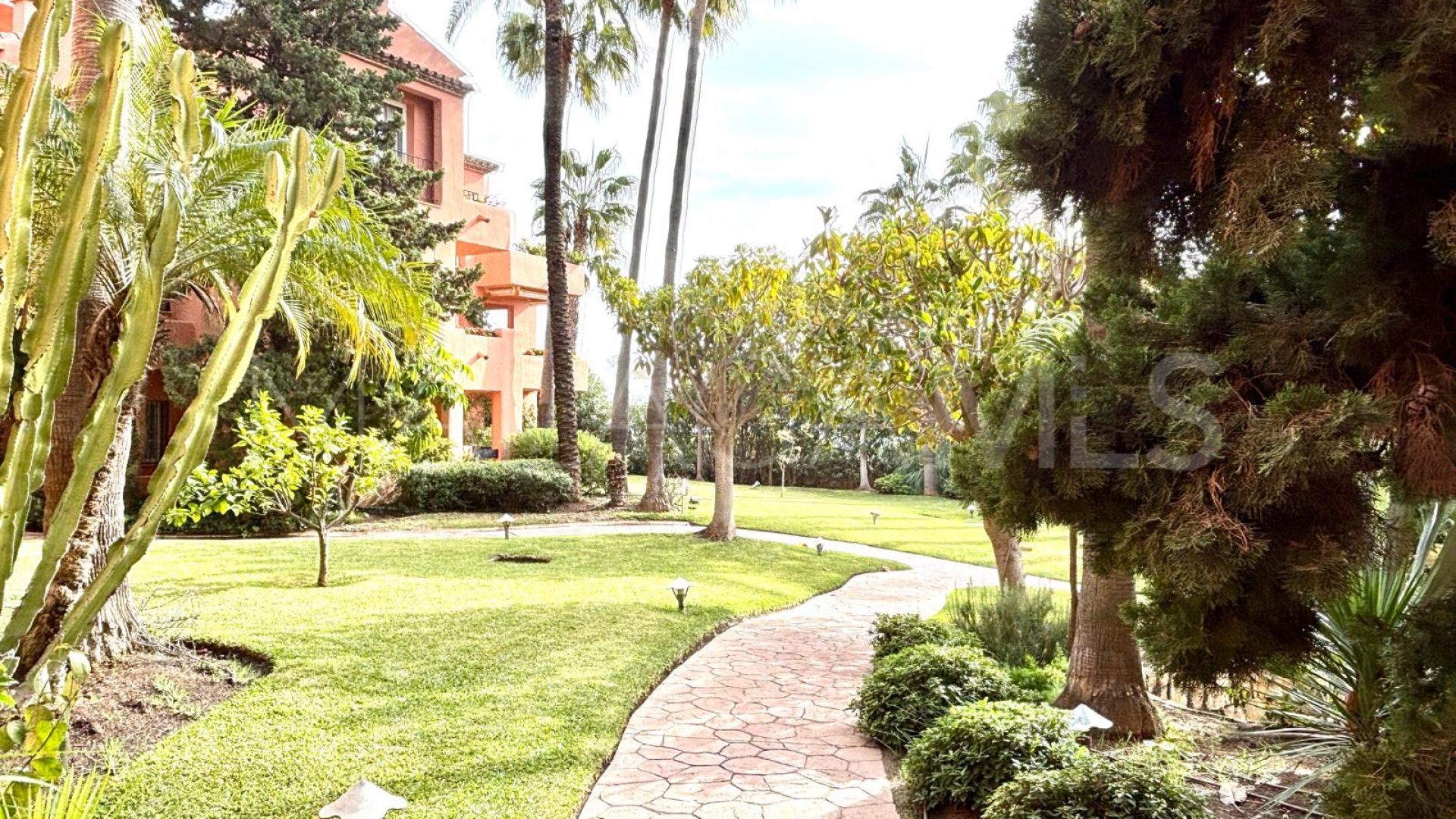 For sale apartment with 2 bedrooms in Oasis de Marbella