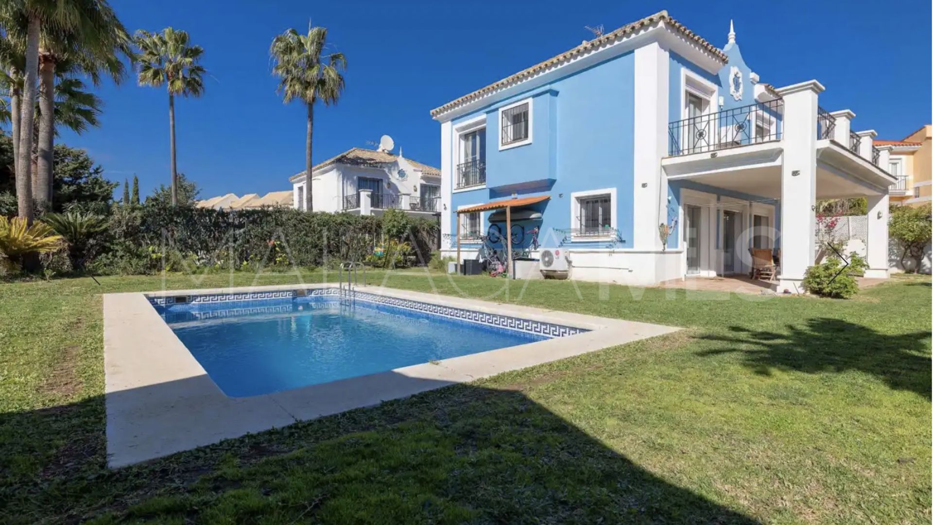 Villa for sale in La Duquesa