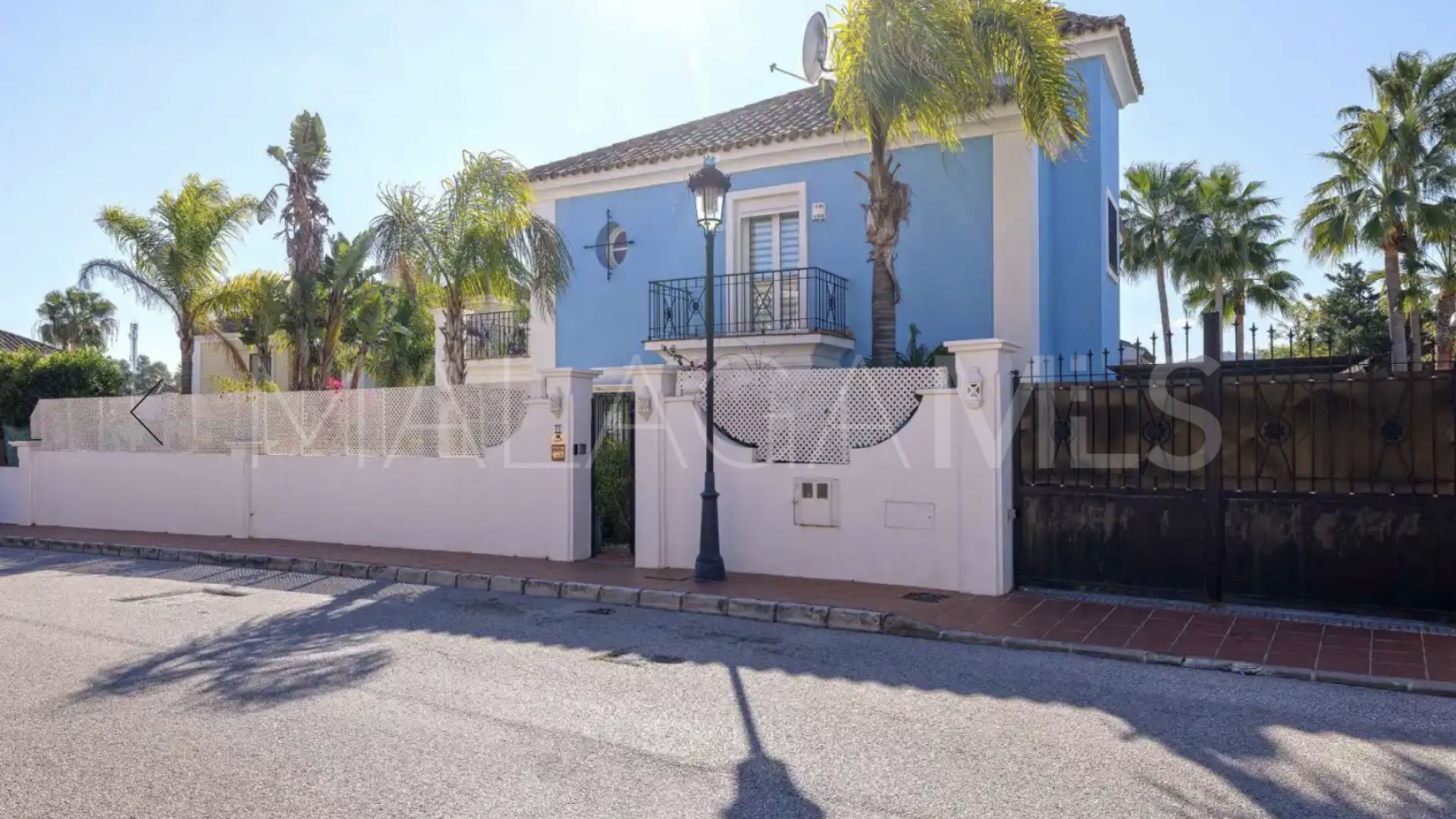 Villa for sale in La Duquesa